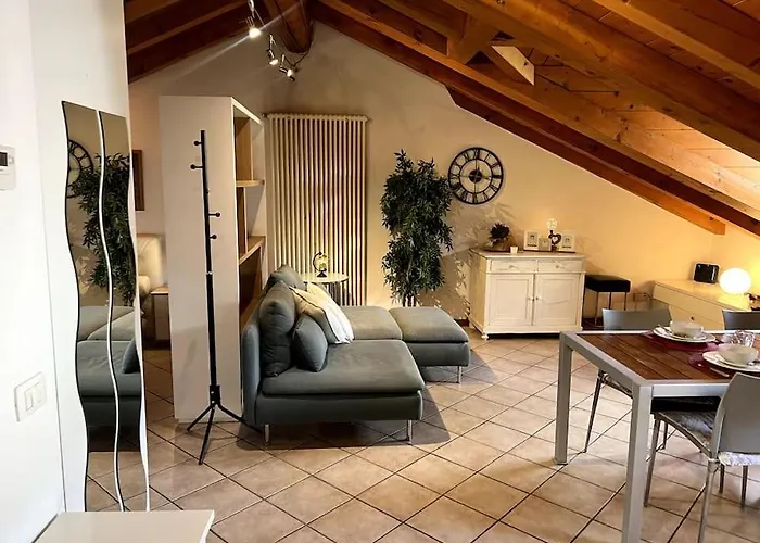 Attico Accogliente E Moderno Apartman *