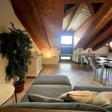 Lägenhet Attico Accogliente E Moderno Como